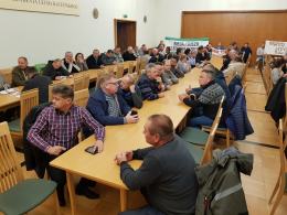 Protest pod Urzędem Wojewódzkim. Opolscy rolnicy chcą obiecanych wypłat odszkodowań za suszę.