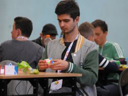 Zawody Speedcubing - przyjdź, zobacz jak robią to najlepsi