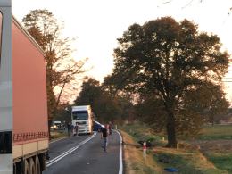 Tragiczny wypadek motocyklisty w zderzeniu z ciężarówką