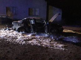Wieczorny pożar samochodu przy ulicy Budowlanych w Opolu
