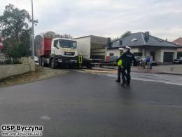 Dwie ciężarówki zderzyły się na krajowej 11 w Byczynie