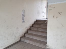 Dewastacja bloku przy ulicy Walecki 5-7