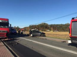 Zderzenie citroena z tirem w Chrząstowicach. Jedna osoba ranna