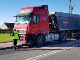 Zderzenie citroena z tirem w Chrząstowicach. Jedna osoba ranna