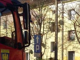 Ewakuacja mieszkańców na ulicy Dzierżona w Ozimku