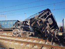 Zablokowana linia Opole-Gliwice po wykolejeniu się pociągu