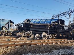 Zablokowana linia Opole-Gliwice po wykolejeniu się pociągu