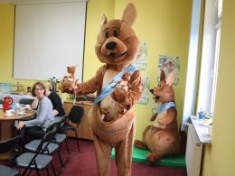 Maskotka zachęca do pięknej idei jaką jest adopcja