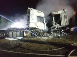 Pożar w bazie transportowej. Spłonęło 5 ciągników siodłowych