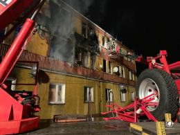 W Zdzieszowicach spłonął budynek socjalny. Ewakuowano 19 osób