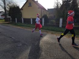 Na ulice Opolszczyzny wybiegają Mikołaje. Dlaczego lubimy bawić się sportem?