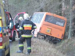 Autobus szkolny zderzył się z BMW. Nie żyje 24-latek