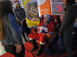 Około setka dzieci z domów dziecka została obdarowana prezentami w Dom Expo