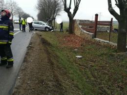 Ślisko na drodze! Zderzenie pojazdów pomiędzy Suchą a Strzelcami Opolskimi
