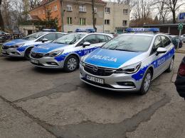 Policja ma trzy nowe wozy. Na dwa dołożyło się miasto