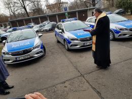 Policja ma trzy nowe wozy. Na dwa dołożyło się miasto