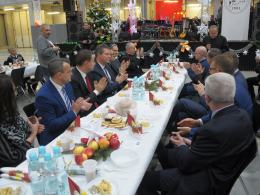 Nakrycia dla blisko 1200 gości przygotowano z okazji wigilii dla samotnych