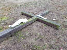Kto niszczy krzyże i figury sakralne w Grodźcu?