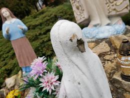 Kto niszczy krzyże i figury sakralne w Grodźcu?