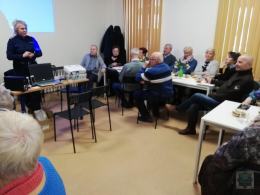 Policjanci rozmawiali z seniorami o bezpieczeństwie