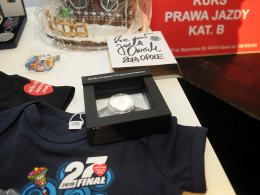 Pierwsze gadżety na WOŚP przekazał prezydent miasta Arkadiusz Wiśniewski