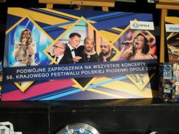 Pierwsze gadżety na WOŚP przekazał prezydent miasta Arkadiusz Wiśniewski