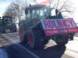 Rolnicy w kolumnie 32 traktorów blokowali krajową 94 