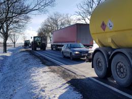 Rolnicy w kolumnie 32 traktorów blokowali krajową 94 