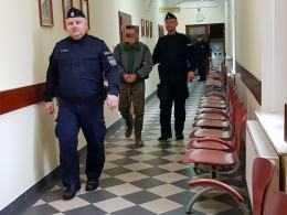 Chwycił nóż, groził pozbawieniem życia i zabrał... puszkę piwa