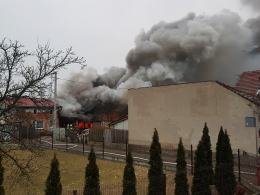 Pożar stolarni w Opolu, 5 zastępów straży walczyło z ogniem