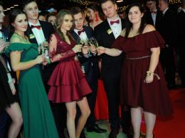 Kiedyś tylko do 21:00, dziś niemal do białego rana. Trwają opolskie studniówki