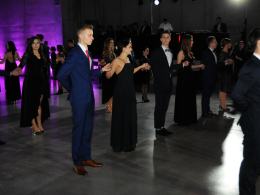 Kiedyś tylko do 21:00, dziś niemal do białego rana. Trwają opolskie studniówki