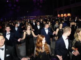 Kiedyś tylko do 21:00, dziś niemal do białego rana. Trwają opolskie studniówki