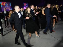 Kiedyś tylko do 21:00, dziś niemal do białego rana. Trwają opolskie studniówki