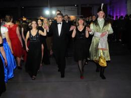 Kiedyś tylko do 21:00, dziś niemal do białego rana. Trwają opolskie studniówki