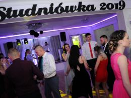 Kiedyś tylko do 21:00, dziś niemal do białego rana. Trwają opolskie studniówki