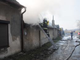 5 zastępów straży zadysponowano do pożaru budynku w Biadaczu