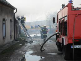 5 zastępów straży zadysponowano do pożaru budynku w Biadaczu