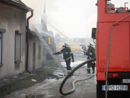 5 zastępów straży zadysponowano do pożaru budynku w Biadaczu