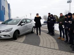 Nowy nieoznakowany radiowóz dla prudnickich policjantów