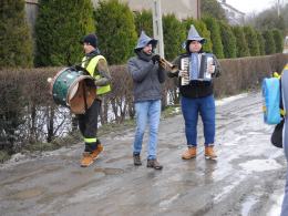 W Opolu-Winowie tradycyjnie wodzą niedźwiedzia
