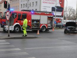 Wypadek na skrzyżowaniu ulic Wrocławskiej z Nysy Łużyckiej. Dwie kobiety ranne