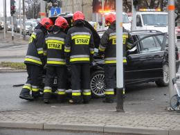 Wypadek na skrzyżowaniu ulic Wrocławskiej z Nysy Łużyckiej. Dwie kobiety ranne
