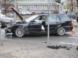 Wypadek na skrzyżowaniu ulic Wrocławskiej z Nysy Łużyckiej. Dwie kobiety ranne