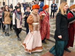 Ponad pół tysiąca maturzystów zatańczyło poloneza na opolskim rynku