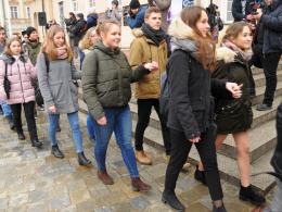 Ponad pół tysiąca maturzystów zatańczyło poloneza na opolskim rynku