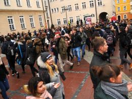 Ponad pół tysiąca maturzystów zatańczyło poloneza na opolskim rynku