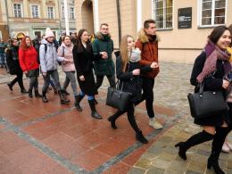 Ponad pół tysiąca maturzystów zatańczyło poloneza na opolskim rynku