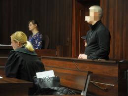 27-latek napadł na sex-shop. Wybiegł z pieniędzmi i...sztuczną waginą