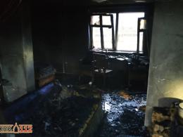 Nieprawidłowe składowanie materiału palnego przyczyną pożaru domu w Bażanach